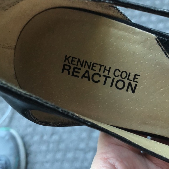Kenneth Cole Reaction black and white heels. Size 10 - Picture 4 of 6